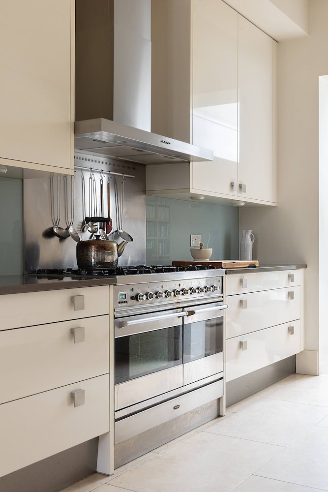 Chesilton Road by Onefinestay