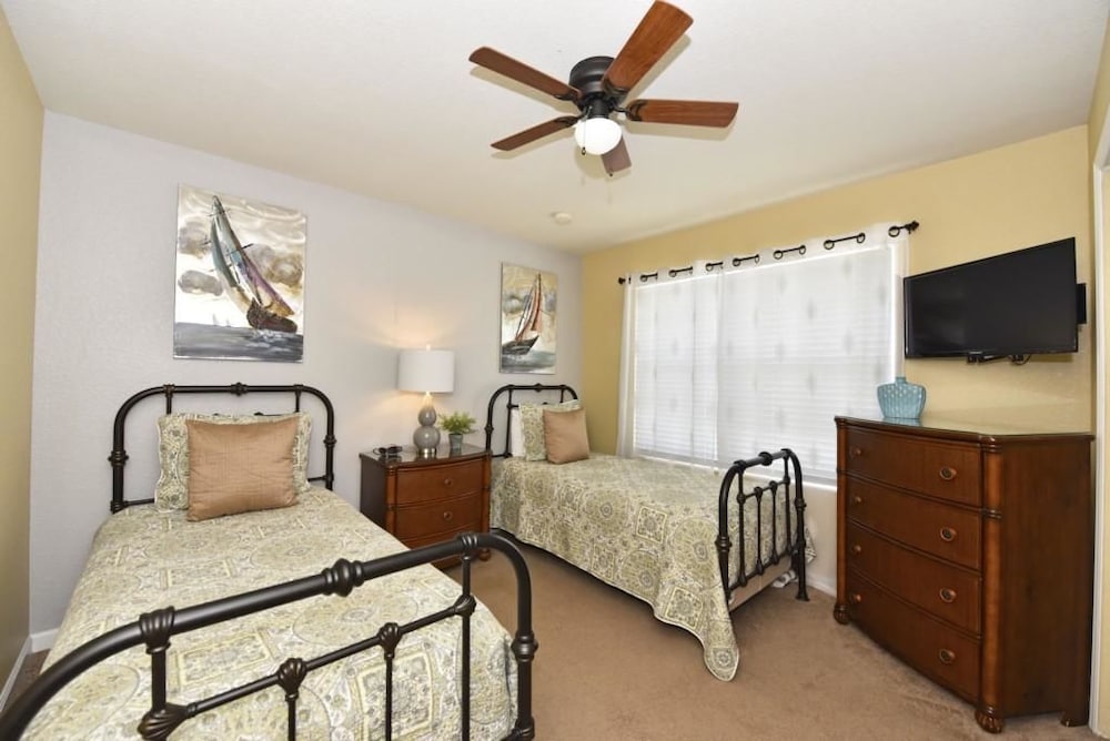 7825 The Windsor House 6 Bedroom by Florida Star