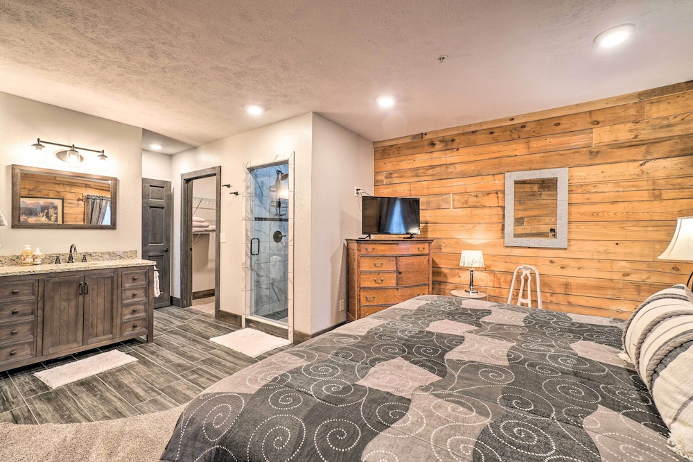 Cozy Hollister Cabin: Perfect for Families! view 2