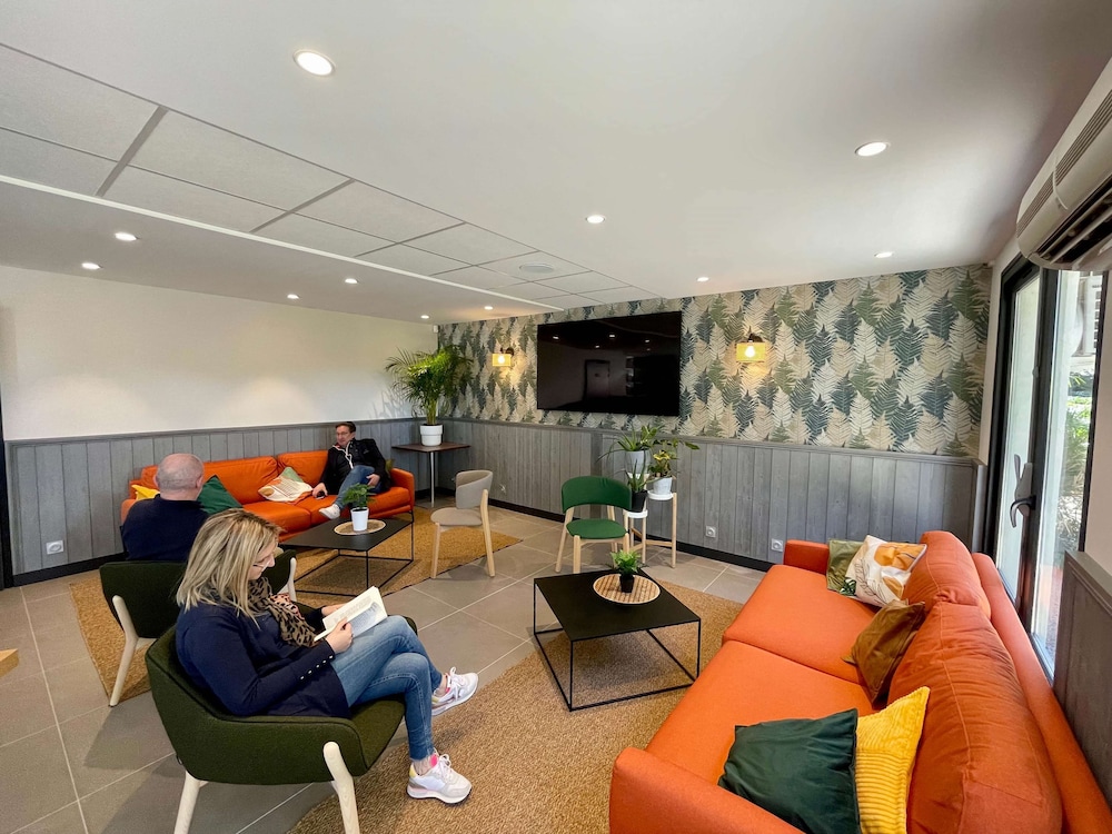 Orange Vacations - Campanile Orange - Property Image 3