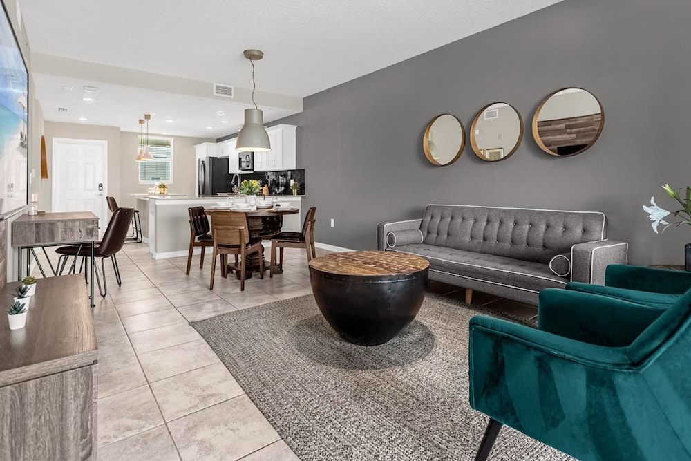 Upstay - Modern Condo With Gorgeous Patio Views view 2