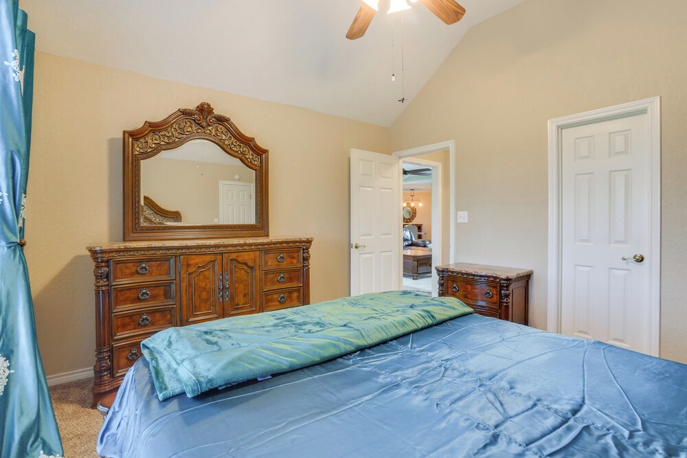 9 Mi to Lake Texoma: Calera Escape w/ Gazebo!