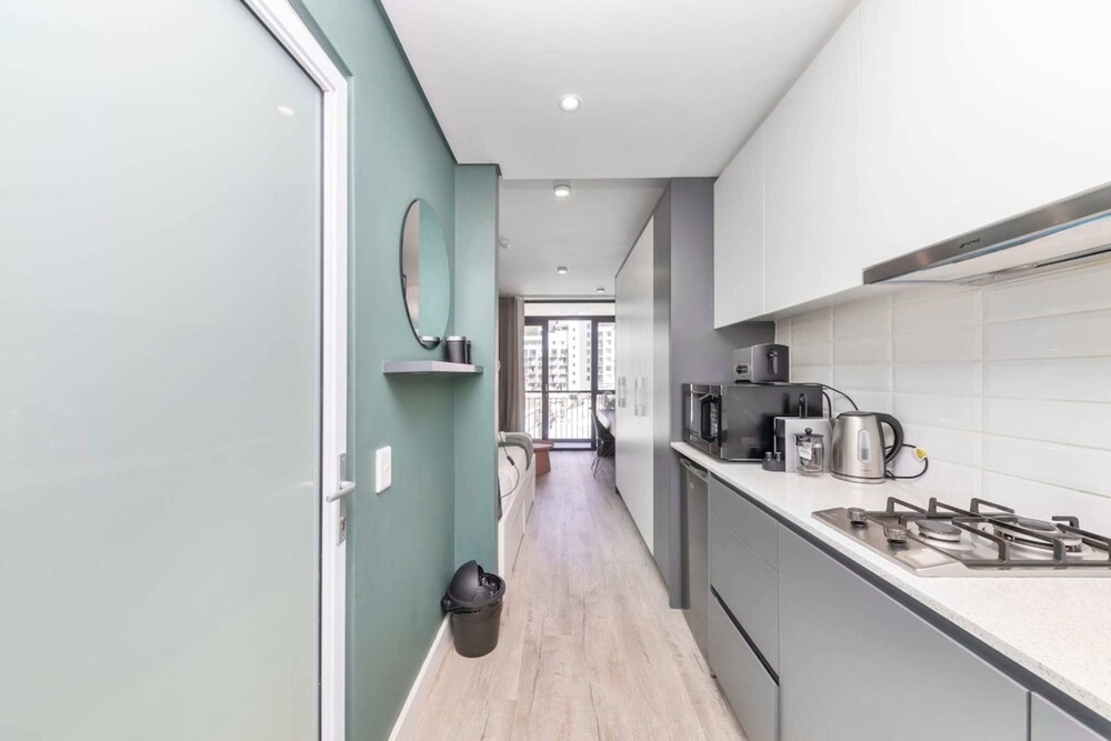 Stunning Studio Apartment With Balcony, Woodstock!