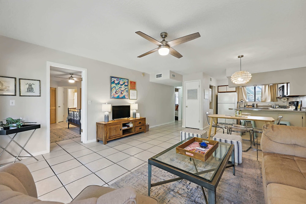 Hibiscus By the Sea - Stay for 5