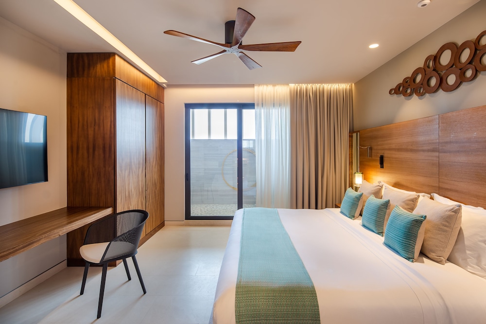 The Club at Solaz, Luxury Villas