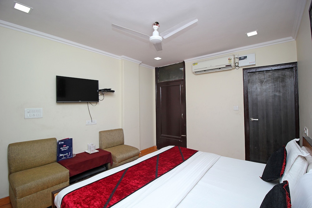 OYO 4883 Duke Hotel