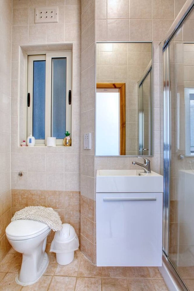 Waterfront Gozo Stay Overlooking Marsalforn Bay