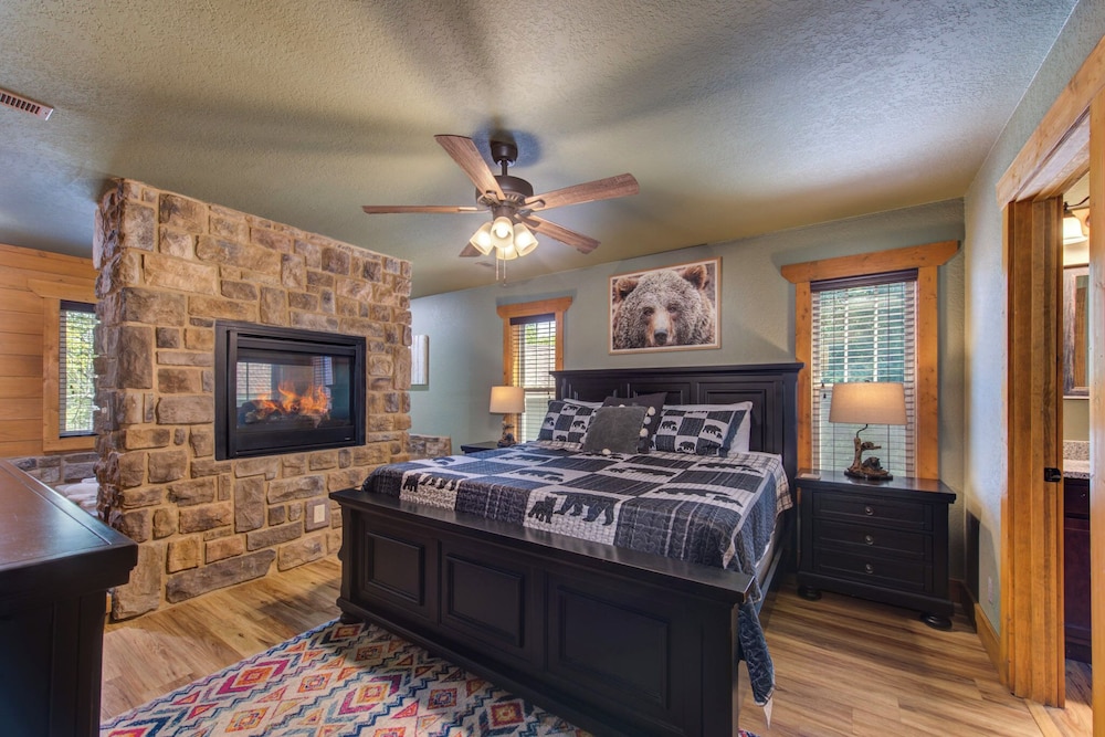 Luna Bear Lodge