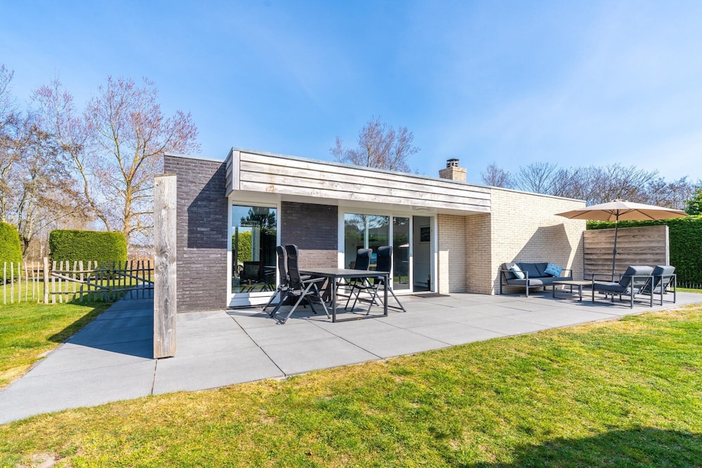 Tastefully Furnished Detached Bungalow