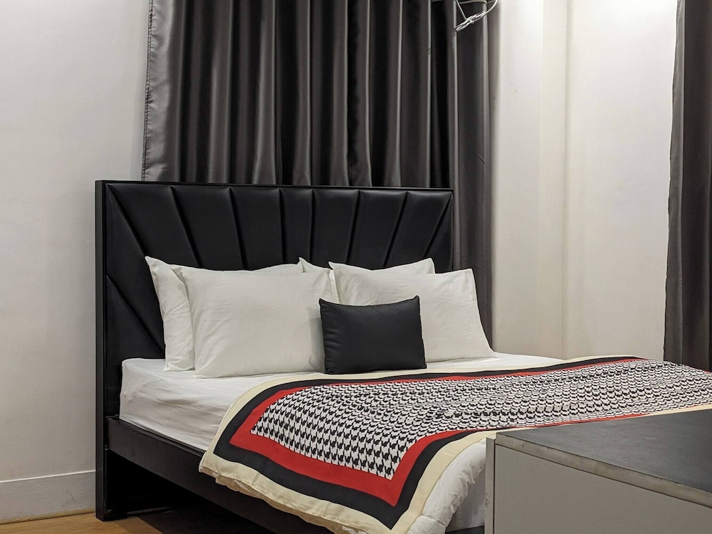 Minimalist Apt at DAC Intl Airport Msg to Avail Special Offer for Flight Catcher