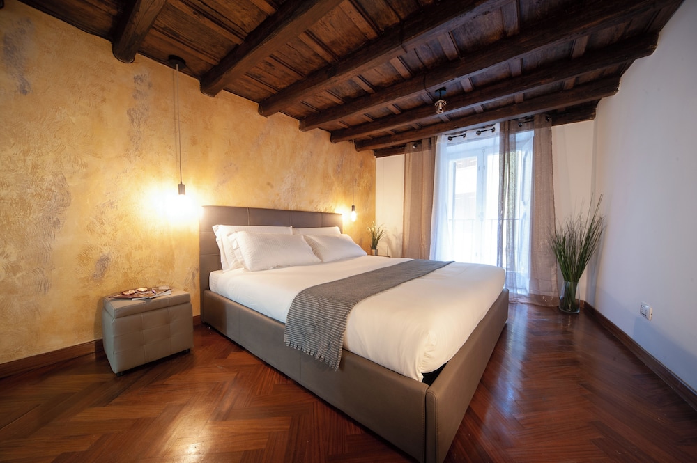 navona jacuzzi apartment
