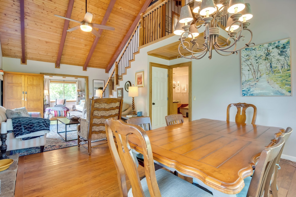 Getaway w/ Guest House - 6 Mi to Lake Glenville!