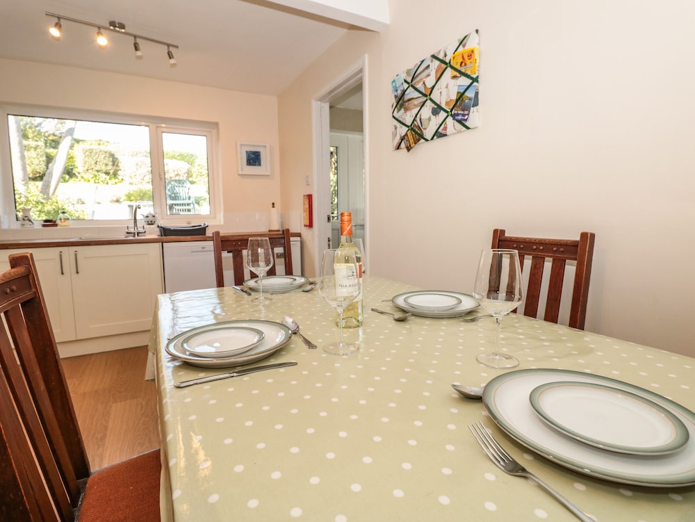 33 Weymouth Park