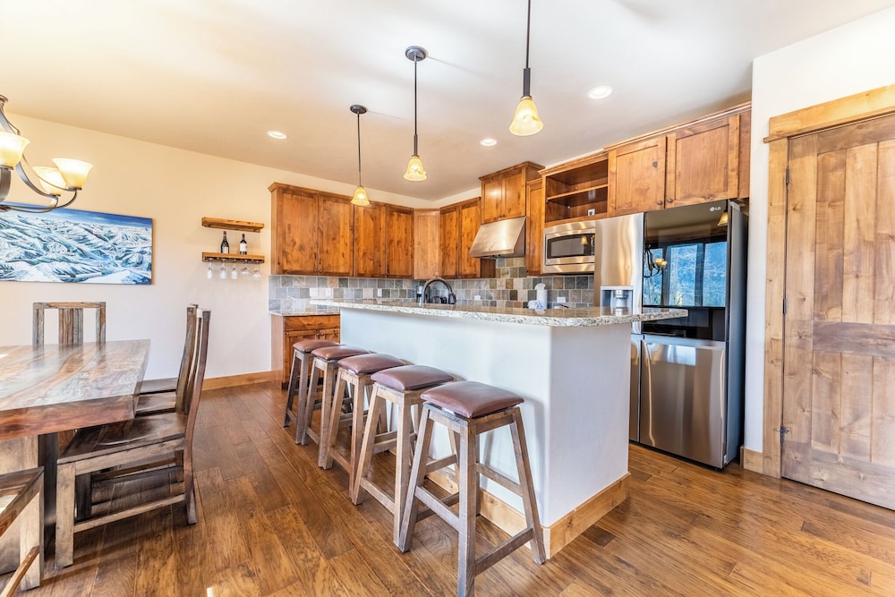 223 Caravelle Drive