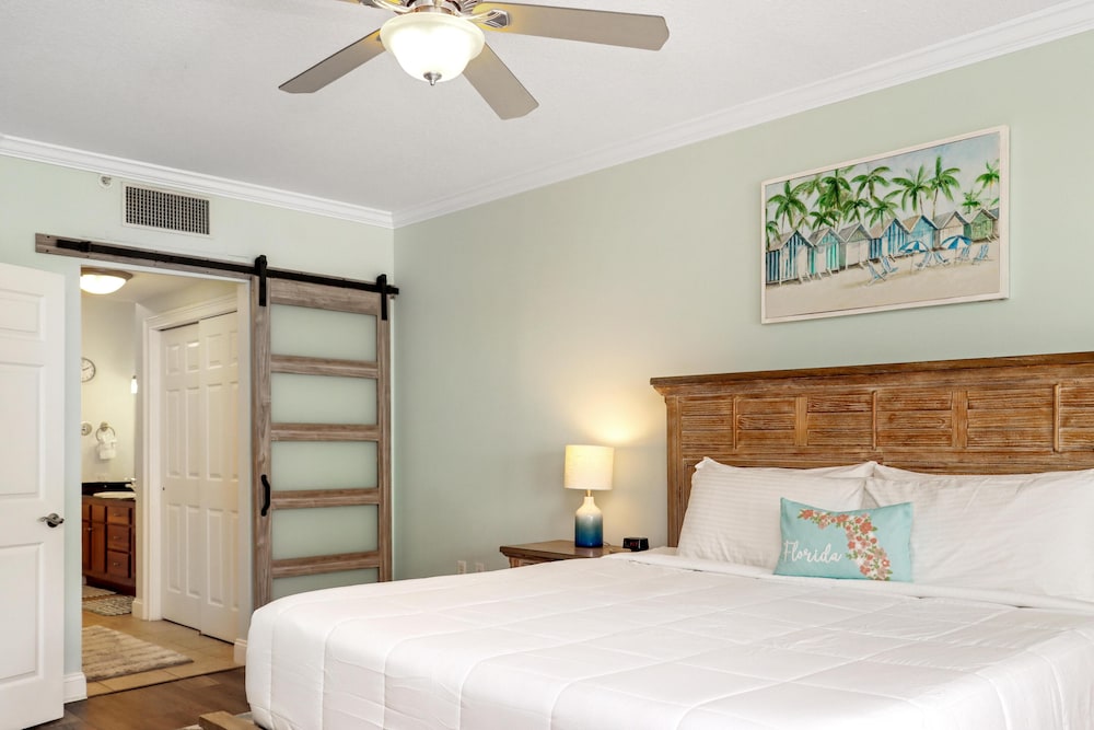 Paradise Shores 305