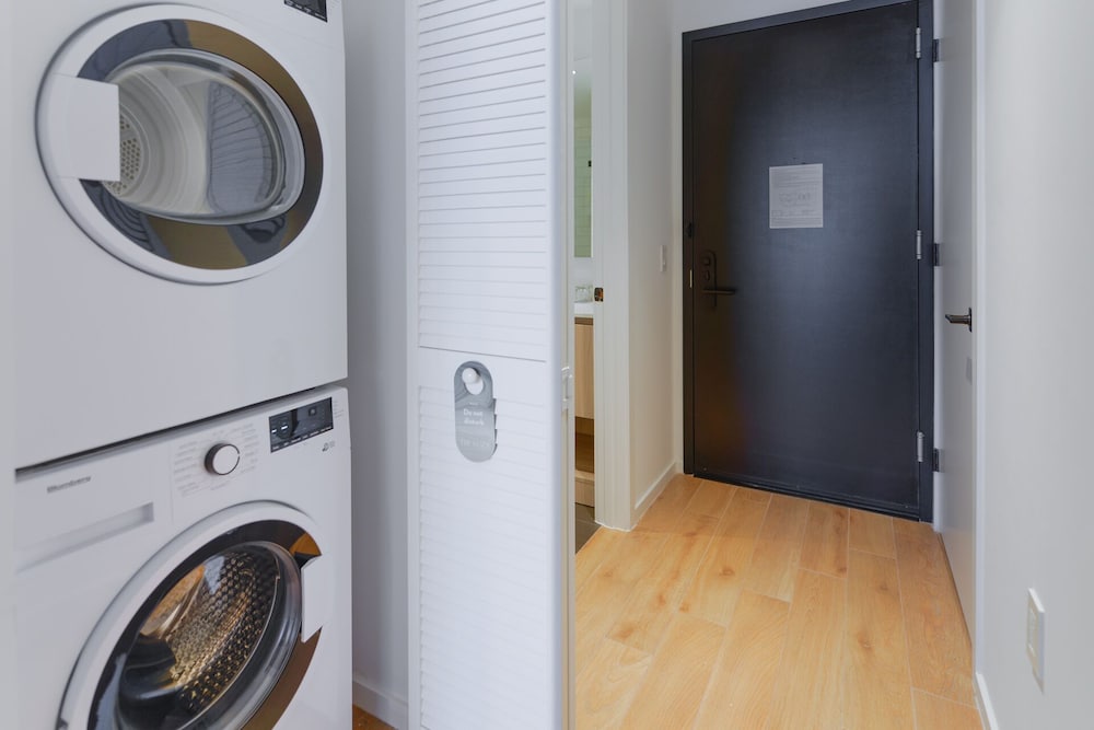 Stylish Studio with City View in Bayside