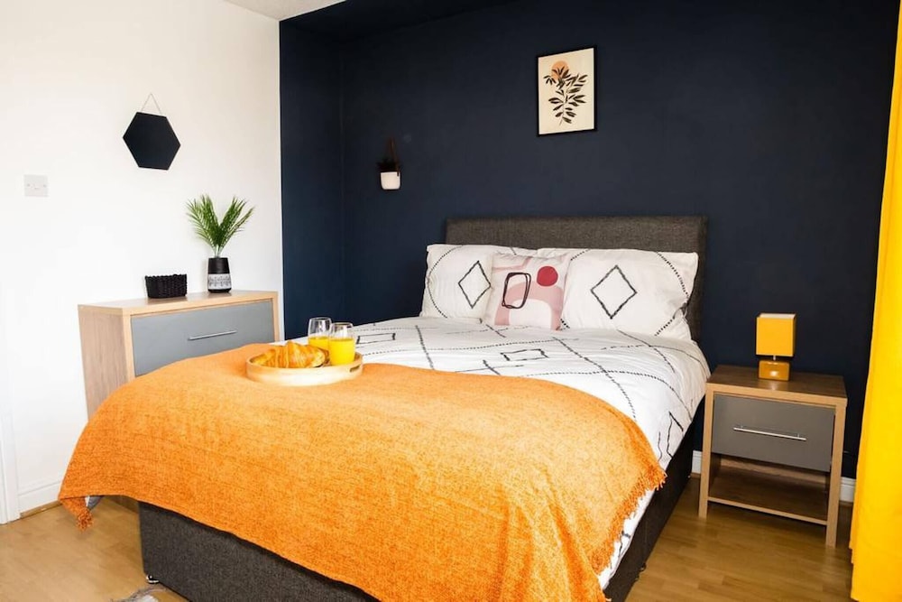 Lovely 2bedroom Home in Haydock With Free Parking