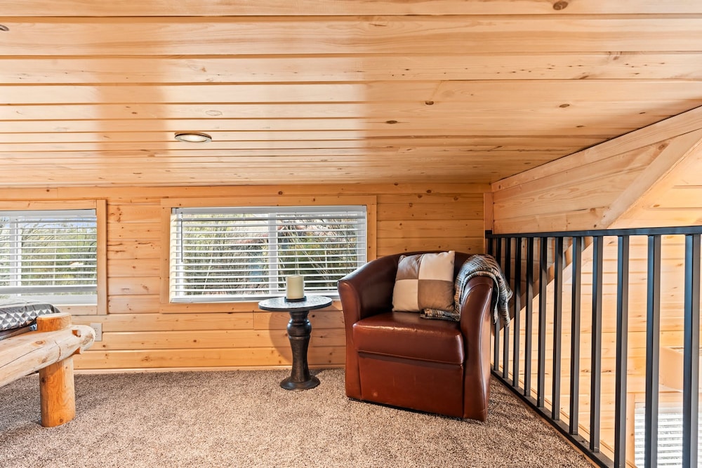 NEW Moondance Majestic Mini Cabin Cathedral Rock
