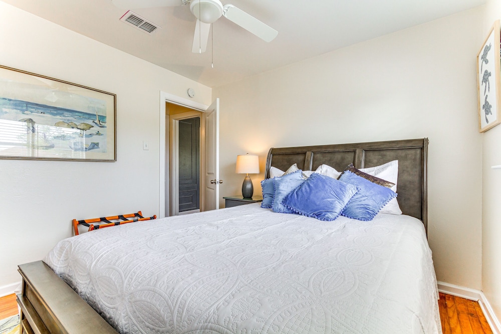 Pensacola Home w/ Covered Patio: 1 Mi to Downtown!