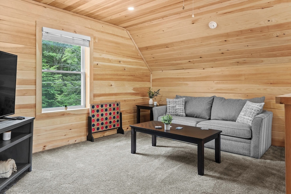 Nittany Cabin by Avantstay Lakefront, View, Firepit