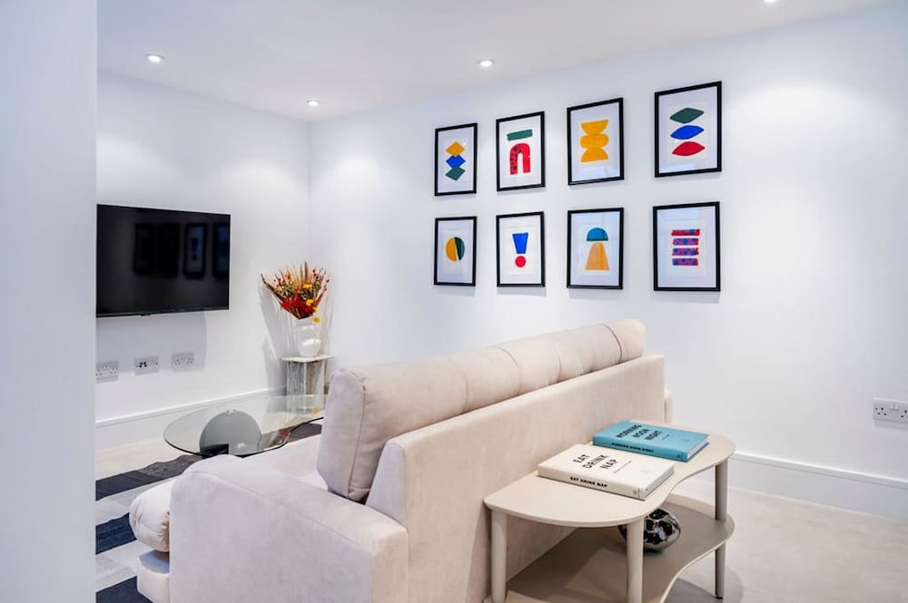 The Urban Minimalist- Notting Hill 2 Bed