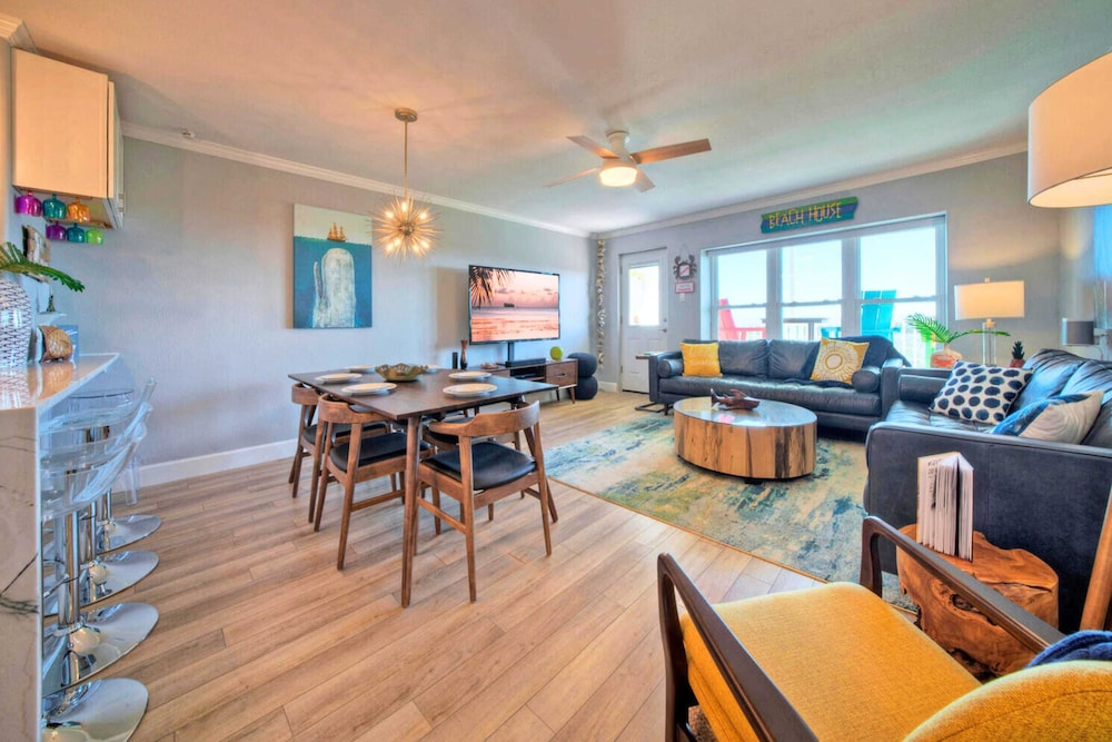 Sleeps 16 2 Beachfront Condos, Pool+pickleball+tennis Island Retreat Complex