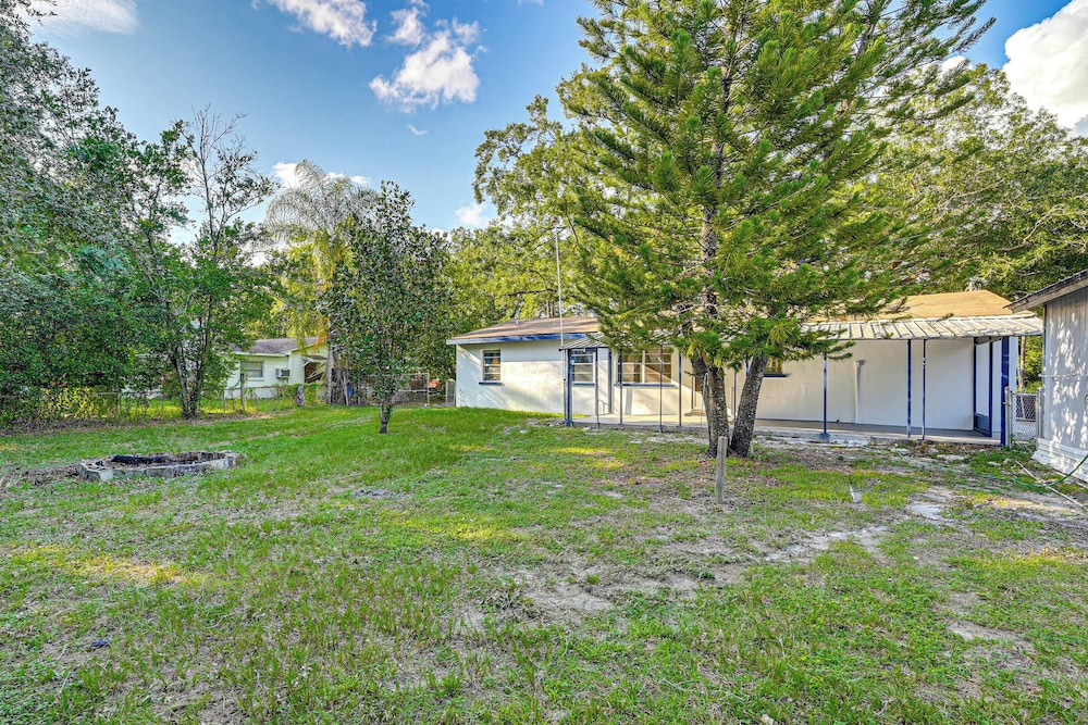3 Mi to Usf: Chic Home w/ Yard in Tampa!