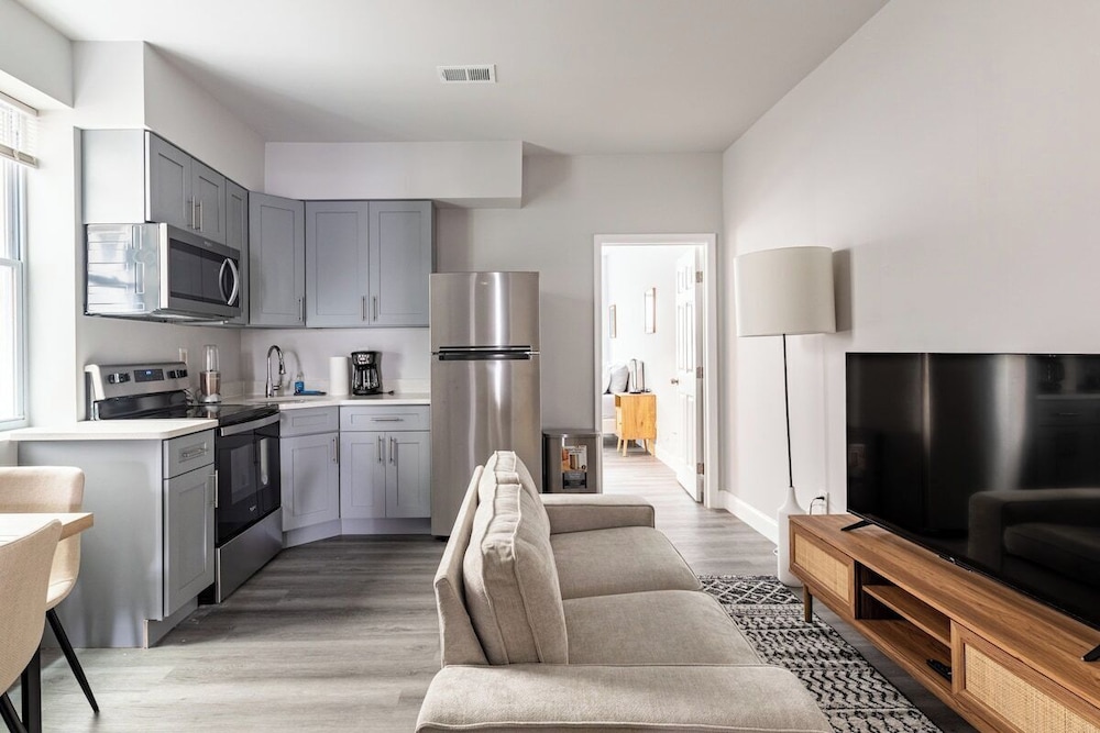 Chic & Cozy Philly Stay in City Center