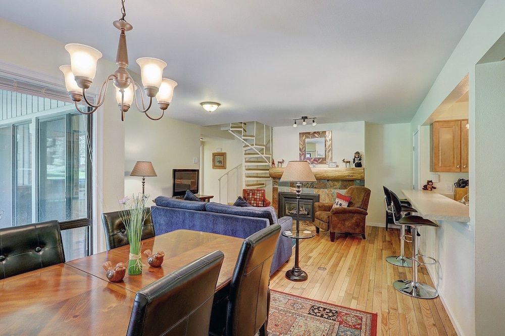 1182 Flying Dutchman 2 Bedroom Condo by RedAwning view 5