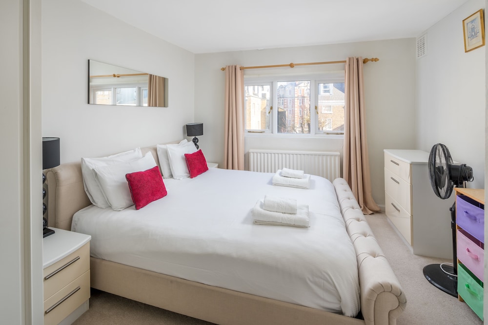 JOIVY Social Distancing for 4 in Earl's Court