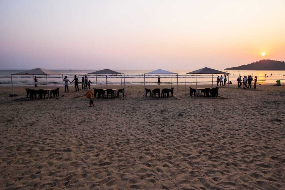 Cafe Del Mar Cottages And Rooms