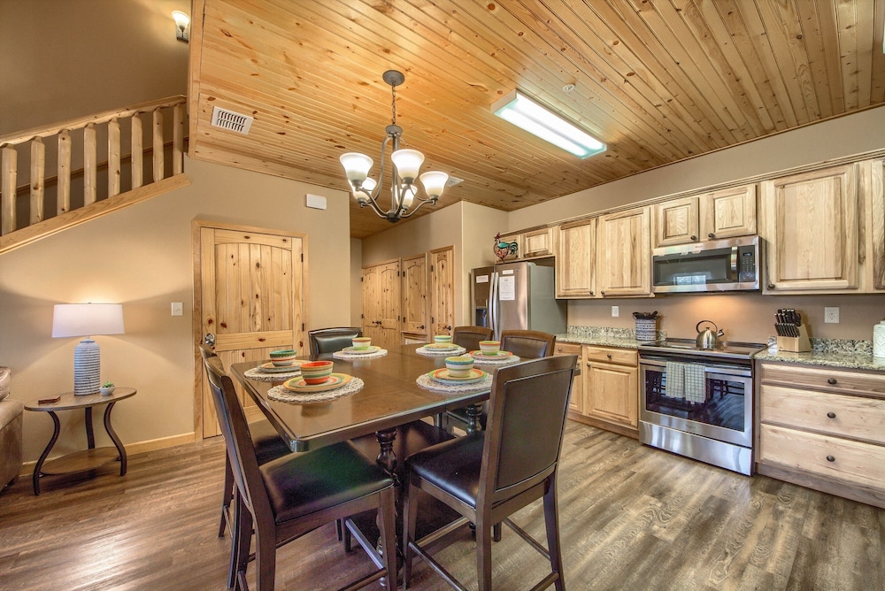 Oma13a14 Gruene Bungalow At Old Mills Resort 6 Bedroom Condo