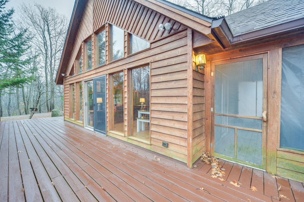 Cozy Wisconsin Cabin w/ Deck, Kayaks & Lake Views! view 3