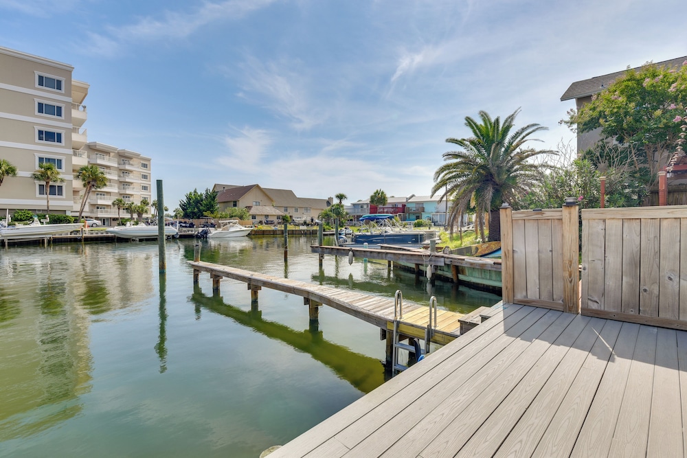 Boat, Fish & Walk to Beach: Waterfront Destin Gem!