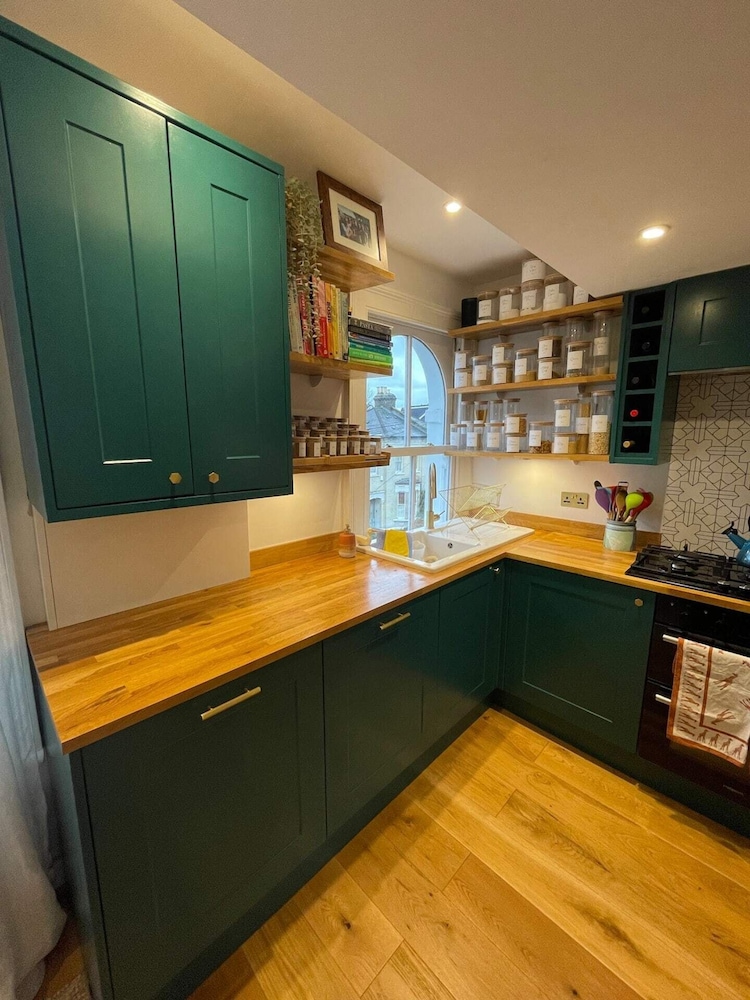 Vibrant & Beautifully Decorated 1BD Flat Brixton!