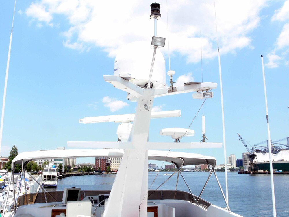 Luxury 3 level traditional Yacht - Image 2