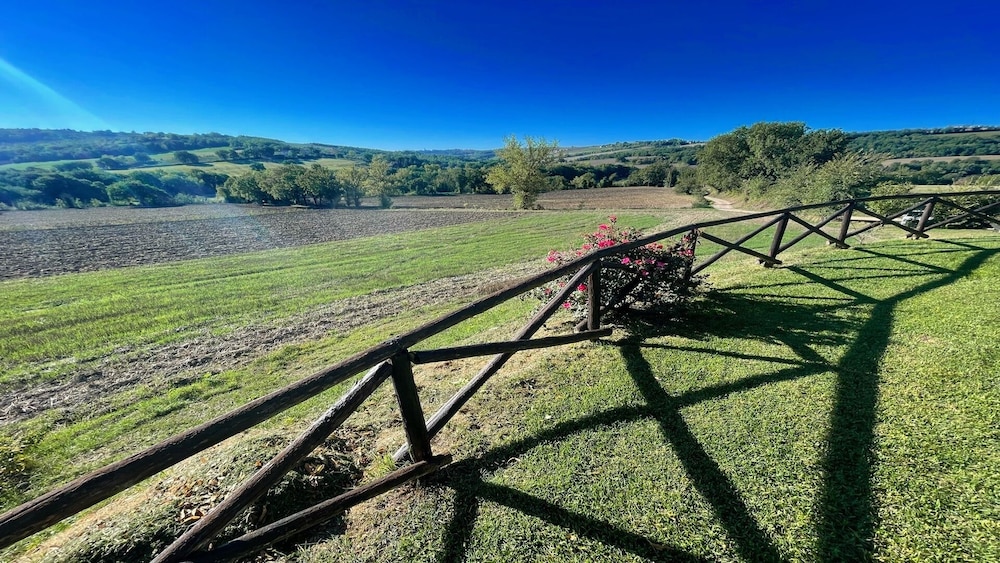 Sleeps 10. Sensational Views Surround Exceptional Villa/no Neighbours. Wifi!