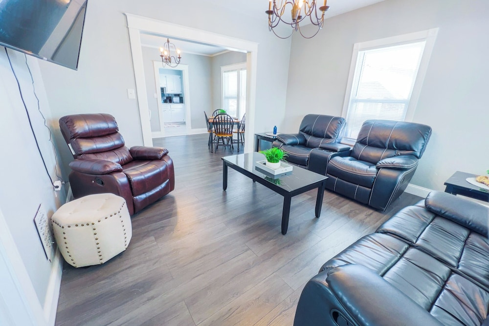 Large 6Br, 2Ba Close To Niagara Falls