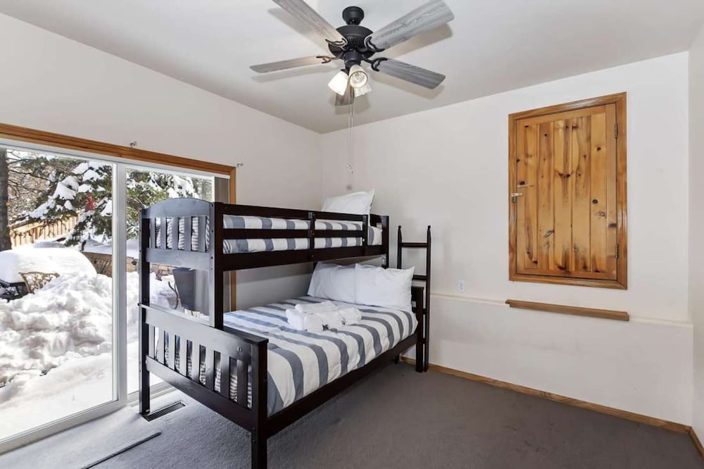 Zen Den by Avantstay Entertainers Home in Ideal Big Bear Location w/ Hot Tub view 2