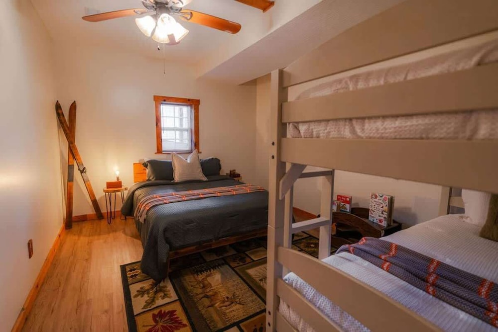 Cozy Cabin With Hot Tub - Near all in Hocking Hills
