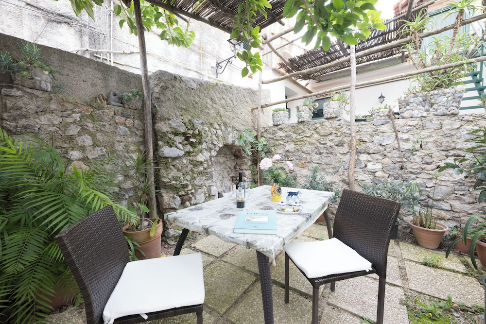 Dint' a Torre Bed & Breakfast