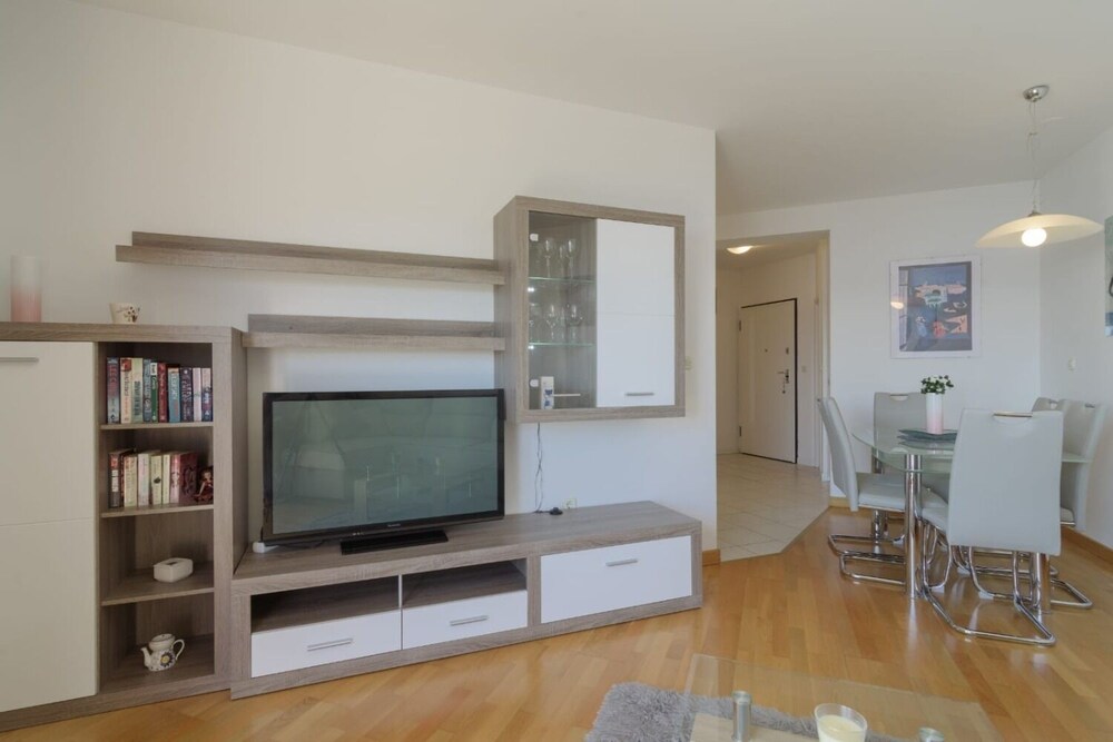 Pery - 2 Bedroom sea View Apartment - A1 view 4