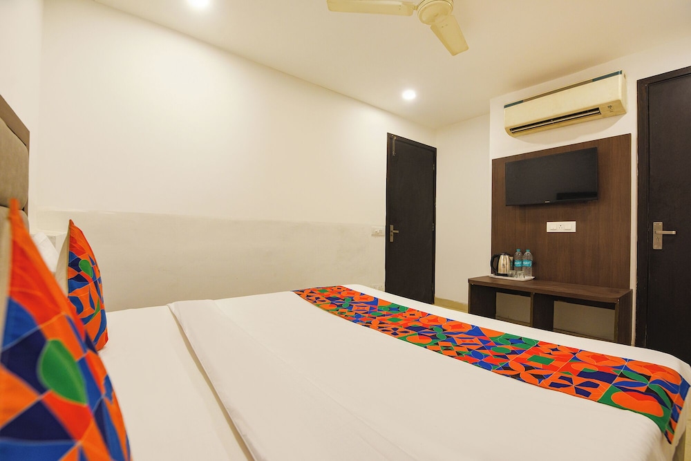 Fabhotel South Paradise