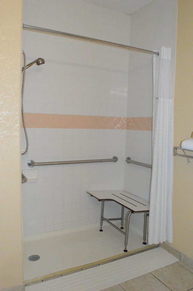 Green River Vacations - First Choice Inns at the Swell - Property Image 8