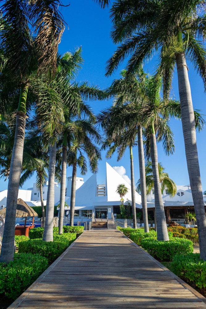 Sunset Marina Resort & Yacht Club