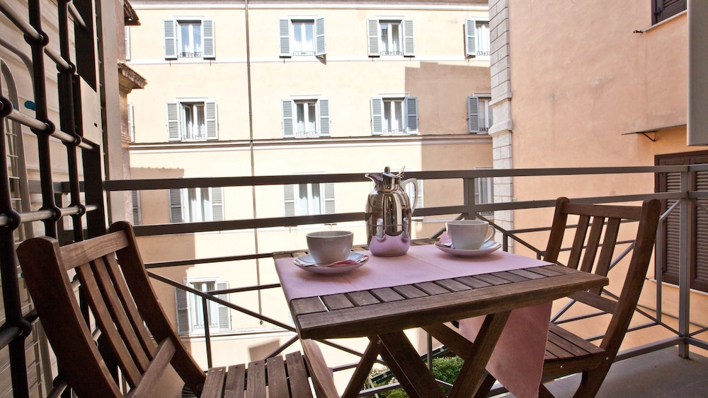 Rental in Rome Pantheon Suite
