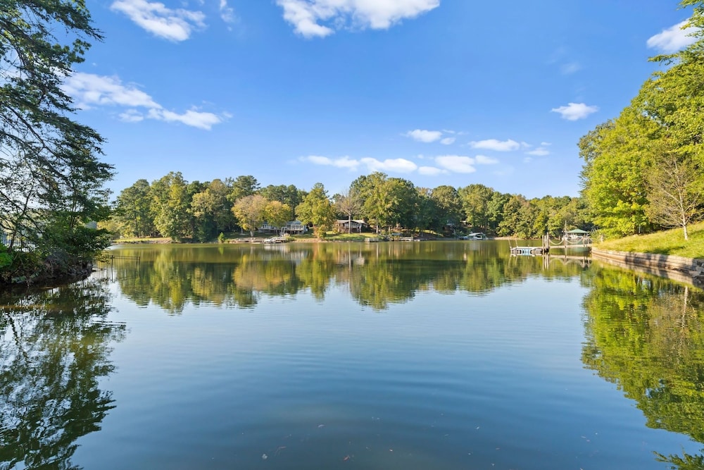 Jake s Lake House by Avantstay Lake Gazebo