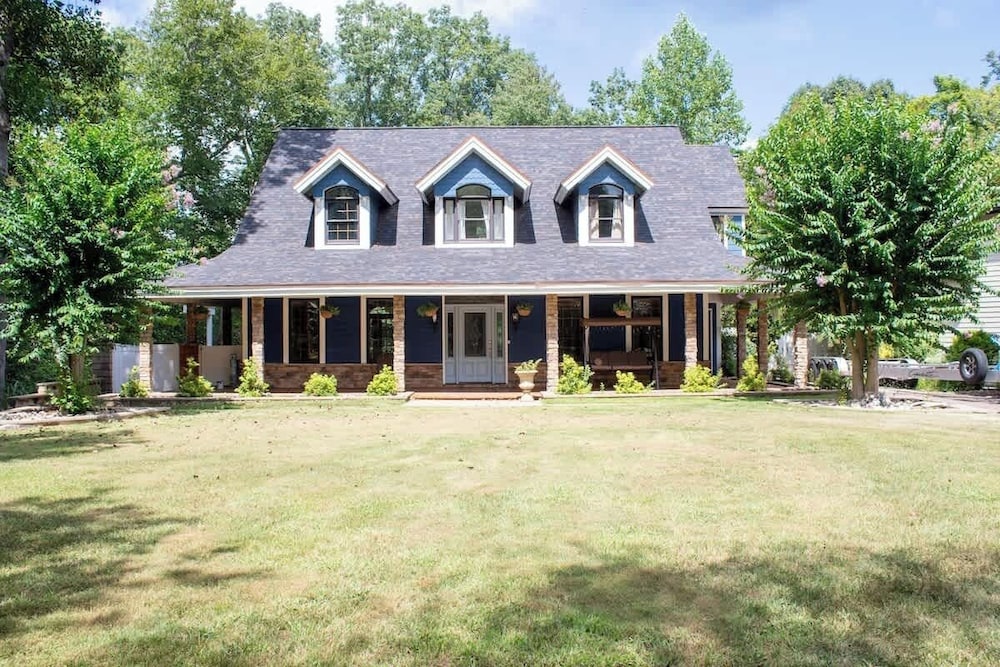 Creekside Haven With Dock Scenic Views