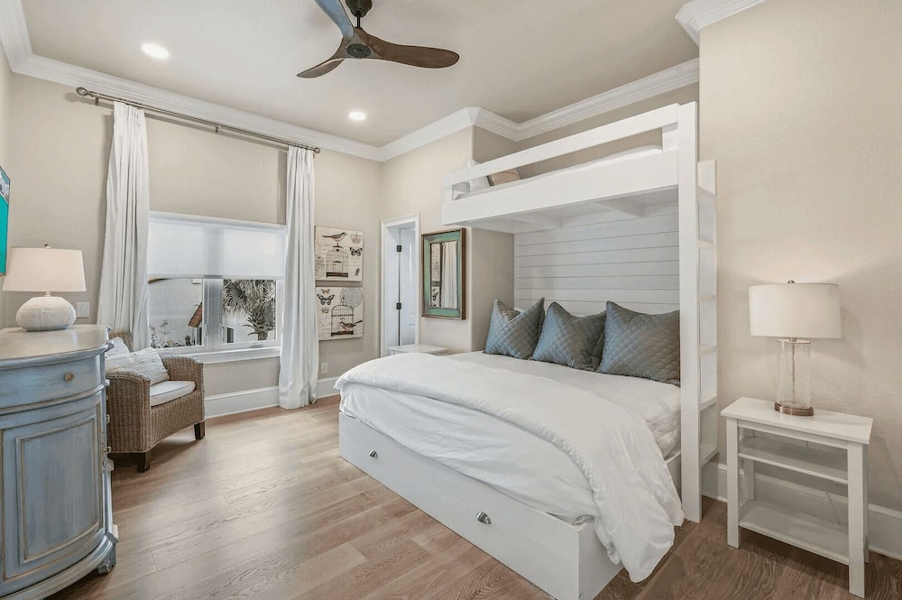 Skinny Love 30a by Avantstay Private Heated Pool Block to the Beach