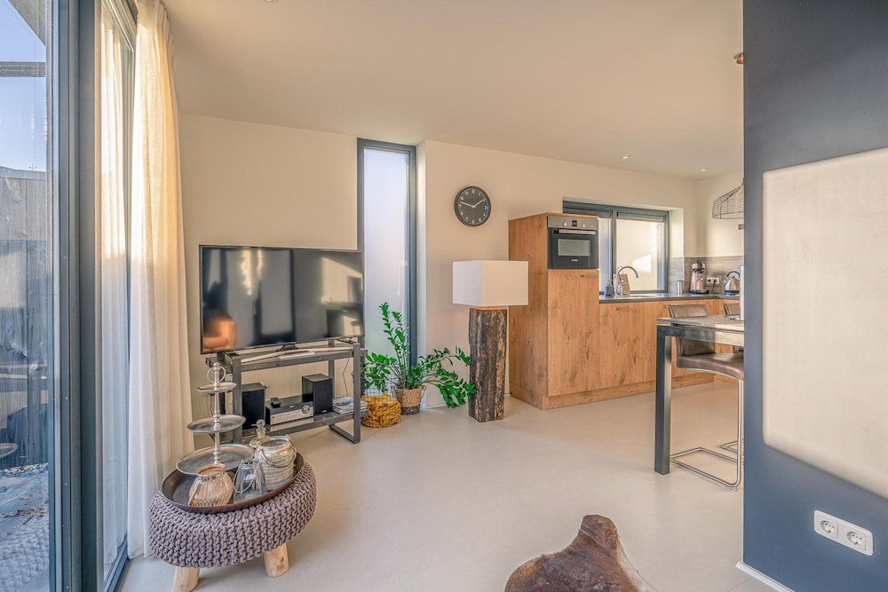 Charming 2-person Holiday Home on the Brink in De Koog